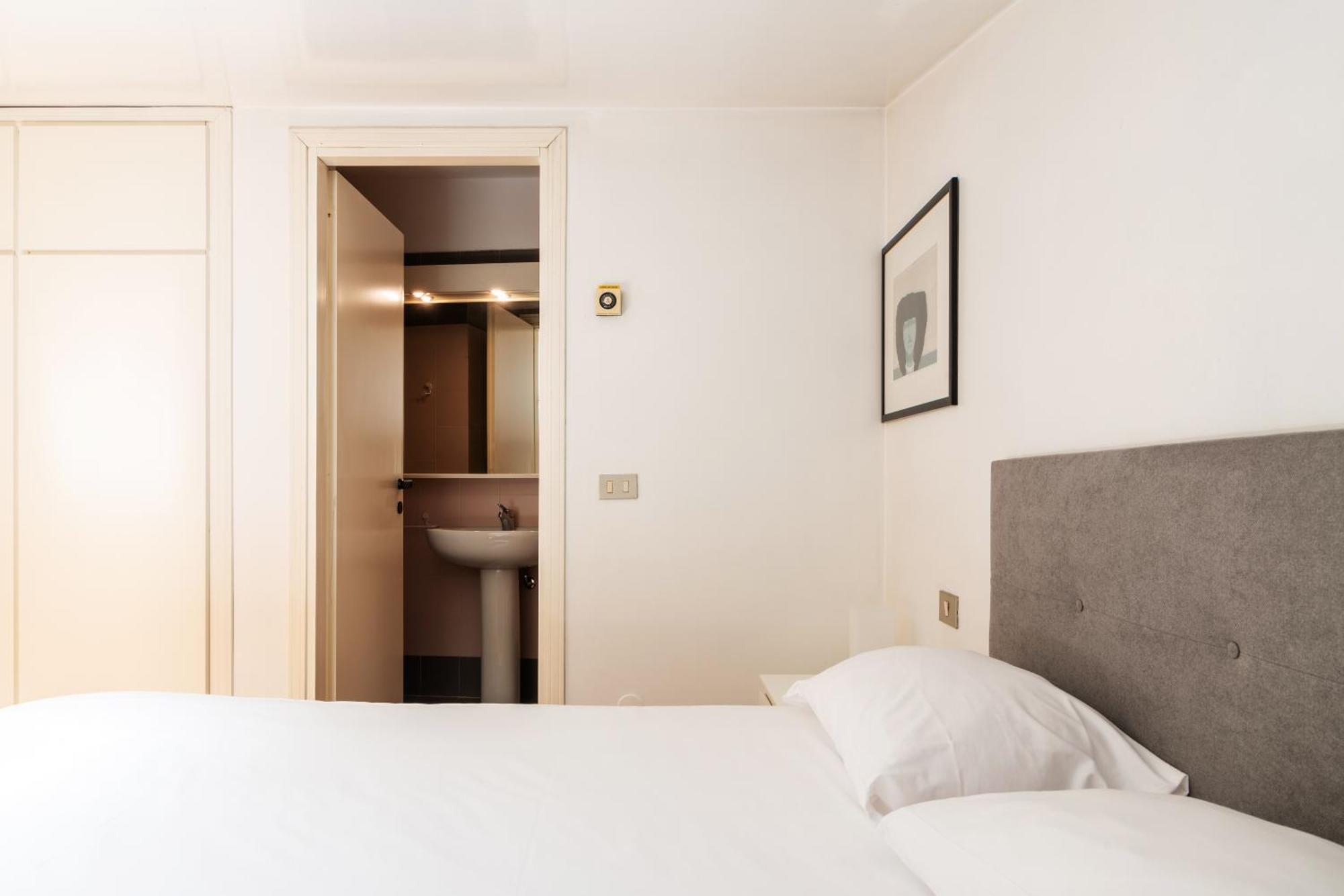 Apartment Elegante Bilocale Con Postazione Lavoro San Babila